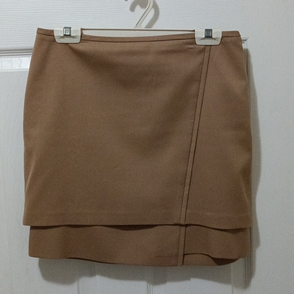 White House Black Market Size 4 Tan short skirt size 4